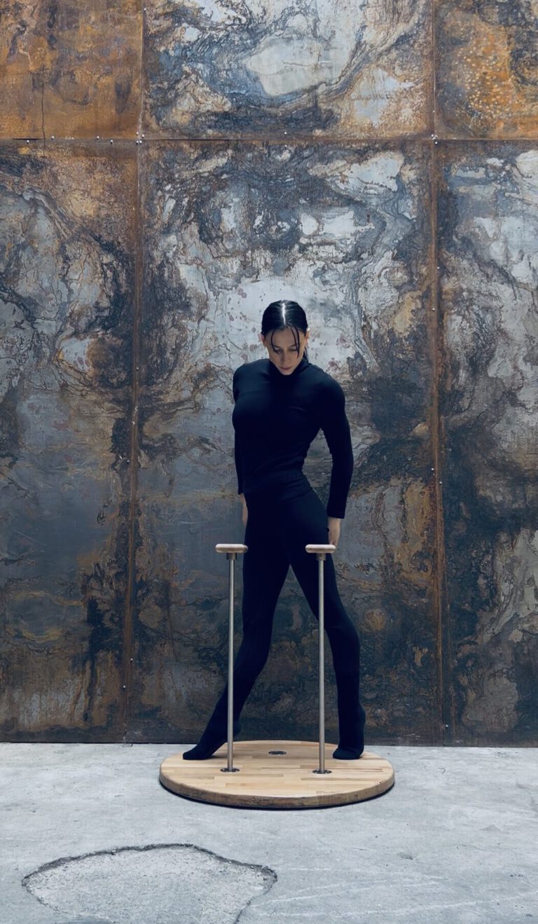 Sangles aériennes, artiste de cirque, artiste en mouvement, artistique, chorégraphe, création